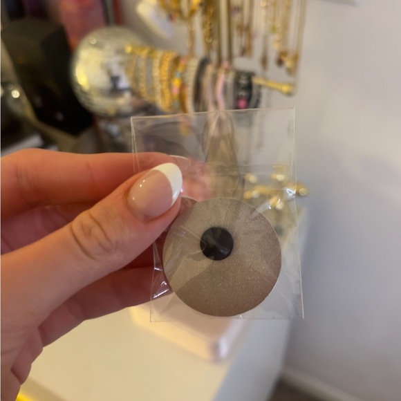 laufey midnight listening party enamel pin - Picture 2 of 2